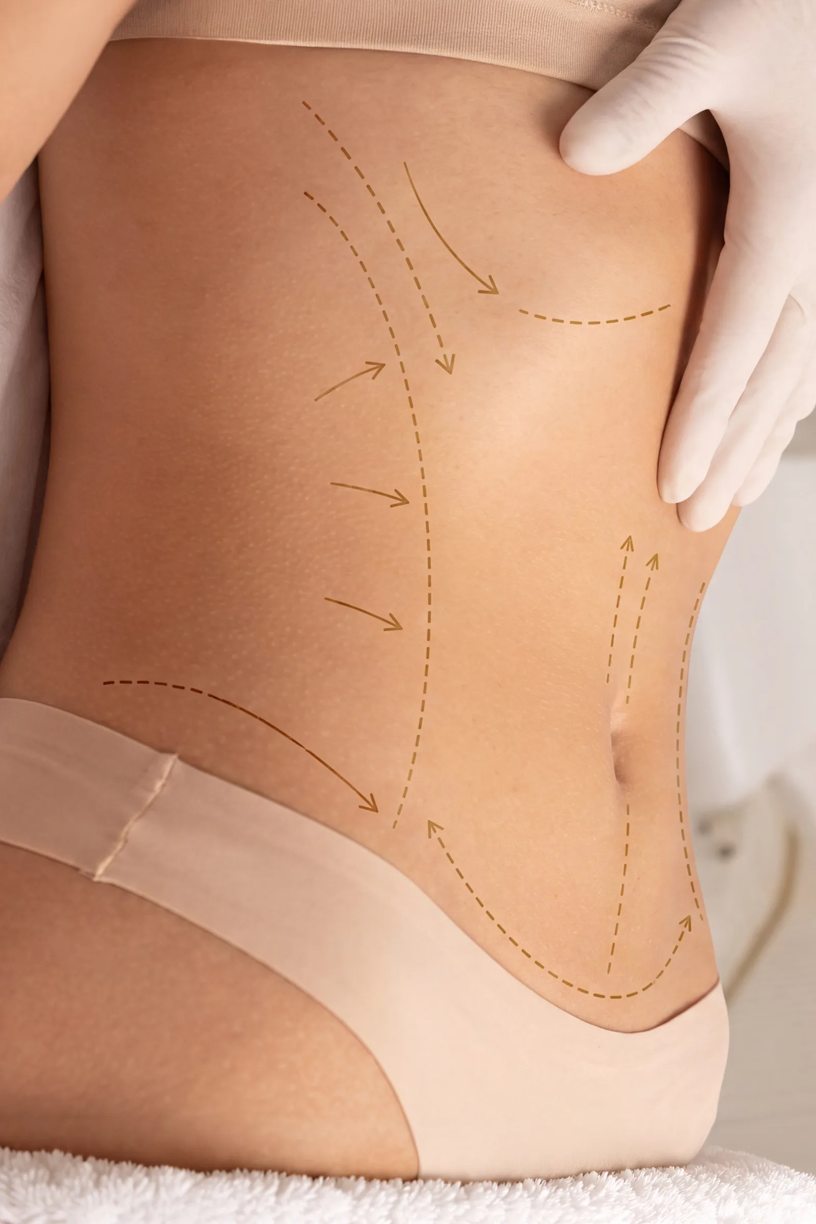 مراجعة الصور الشعاعية وتخطيط عملية إعادة تشكيل الأضلاع في Elora Polyclinic